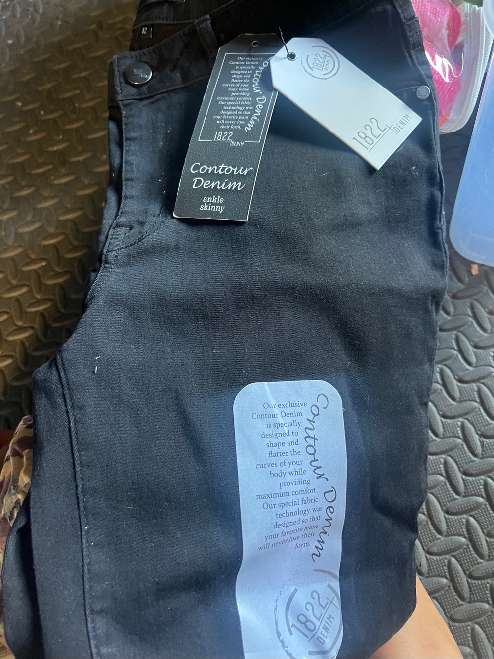 1822 Denim Black Contour Ankle Skinny Jeans